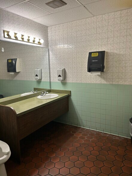 More Photos Of 10158 Niagara Falls Blvd, Niagara Falls General Retail For Lease