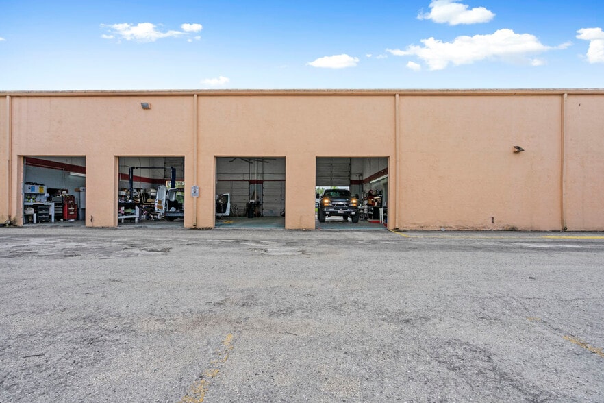 More Photos Of 4145 Fowler St, Fort Myers Auto Repair For Sale