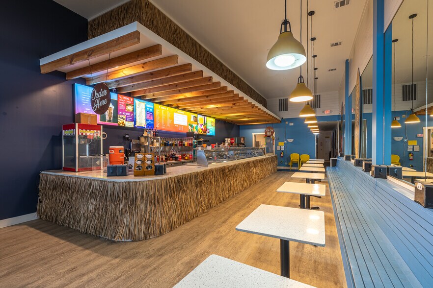 More Photos Of 110 E Broughton St, Savannah Storefront For Lease