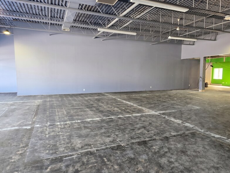 More Photos Of 460 Larocque Ch, Salaberry-de-valleyfield General Retail For Lease