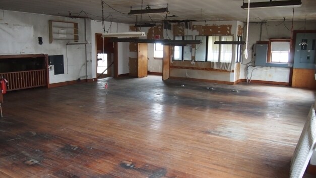 More Photos Of 324-326 Washington St, Walnutport Office For Sale