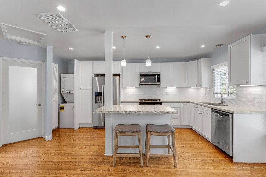 More Photos Of 646 Westminster Dr, Pasadena Multifamily For Sale