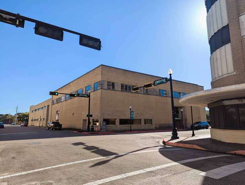 More Photos Of 715 Orleans St, Beaumont Office For Sale