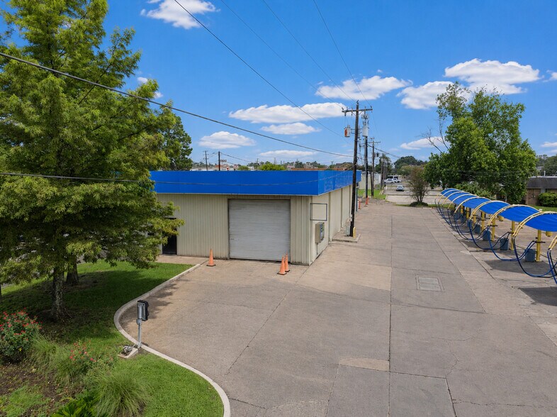 More Photos Of 1308 Windsor Pl, Alexandria Carwash For Sale