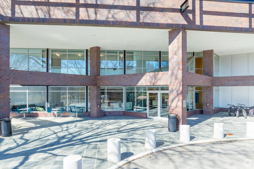 More Photos Of 840 Memorial Dr, Cambridge Office For Lease