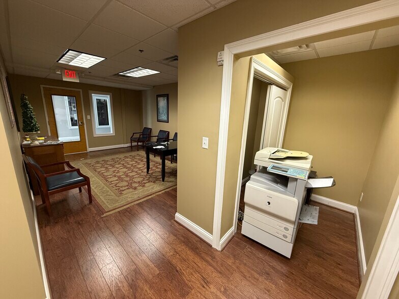 More Photos Of 444 Lewis Hargett Cir, Lexington Office For Sale