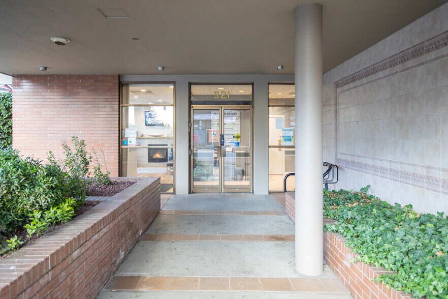 More Photos Of 321 Sixth St, New Westminster Office For Lease