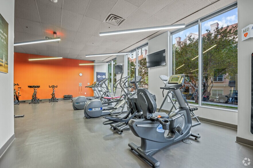 More Photos Of 3102 Maple Ave, Dallas Office For Lease