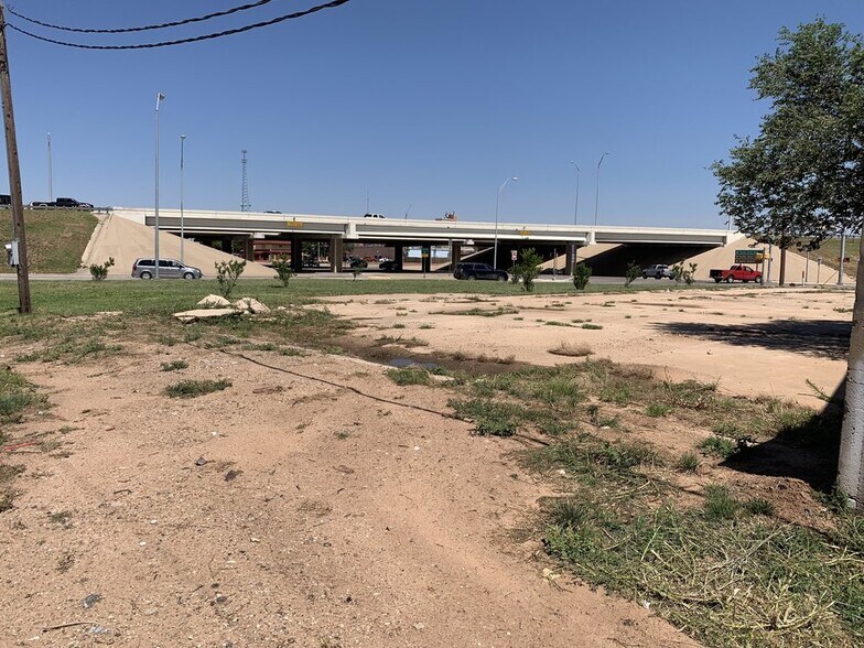 More Photos Of 311-405 19th St, Lubbock Warehouse For Sale