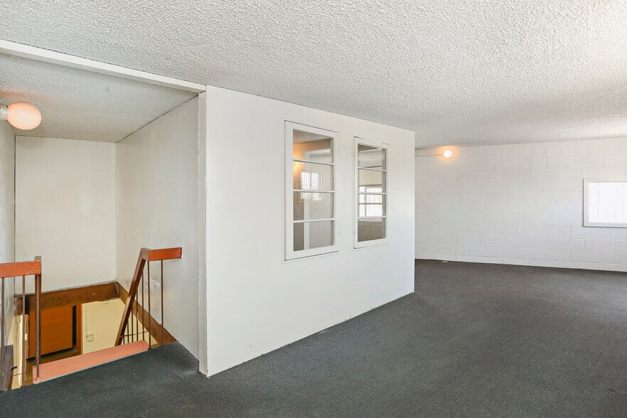 More Photos Of 3401 Eagle Rock Blvd, Los Angeles Showroom For Sale