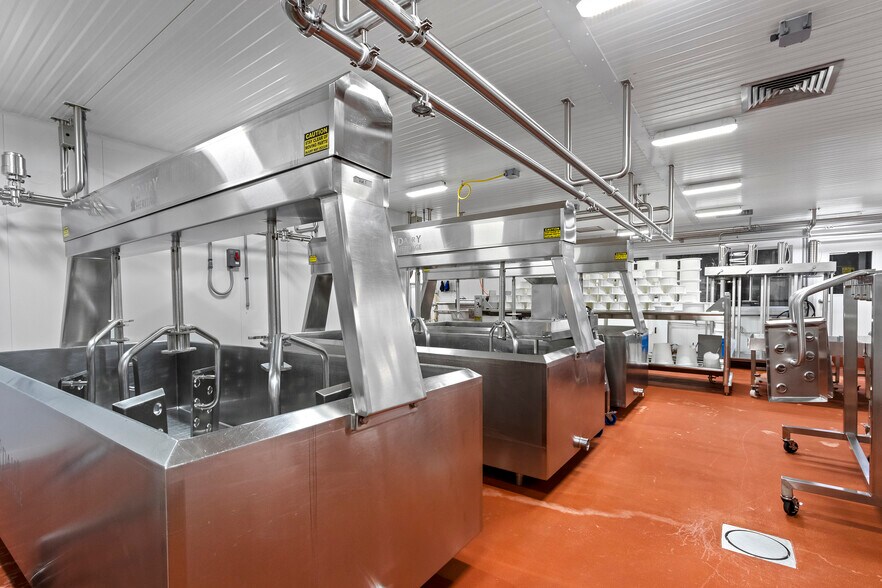 More Photos Of 8103 WI-42 Hwy, Egg Harbor General Retail For Sale