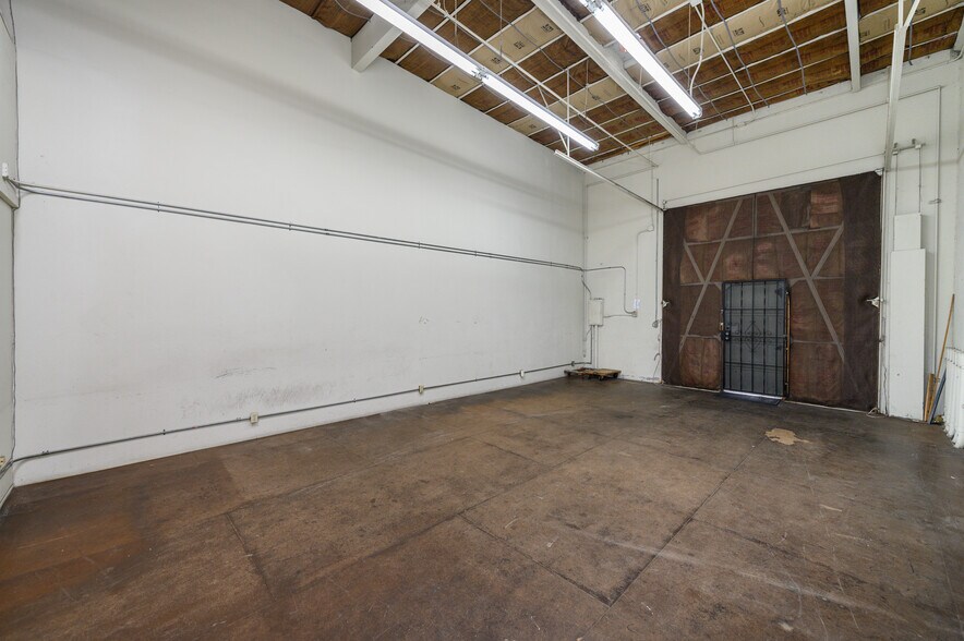 More Photos Of 711 W 17th St, Costa Mesa Light Manufacturing For Sale