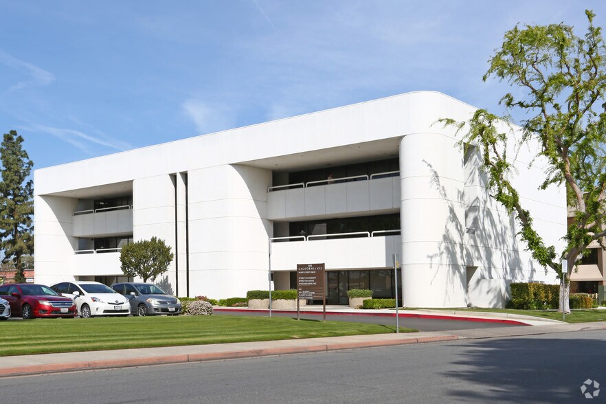 More Photos Of 5555 California Ave, Bakersfield Office For Lease