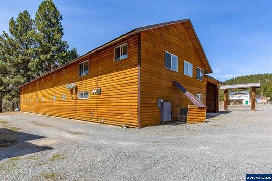 More Photos Of 179 S Mill St, Sumpter Hotel For Sale