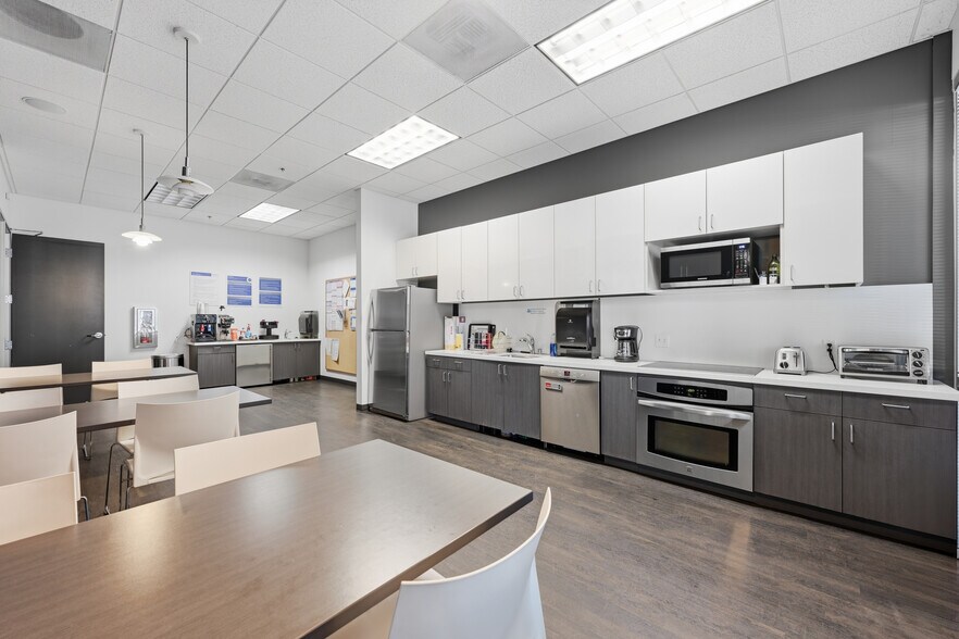 More Photos Of 9170-9190 Camino Santa Fe, San Diego Light Manufacturing For Sale