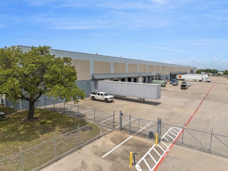 More Photos Of 807-809 110th St, Arlington Distribution For Lease