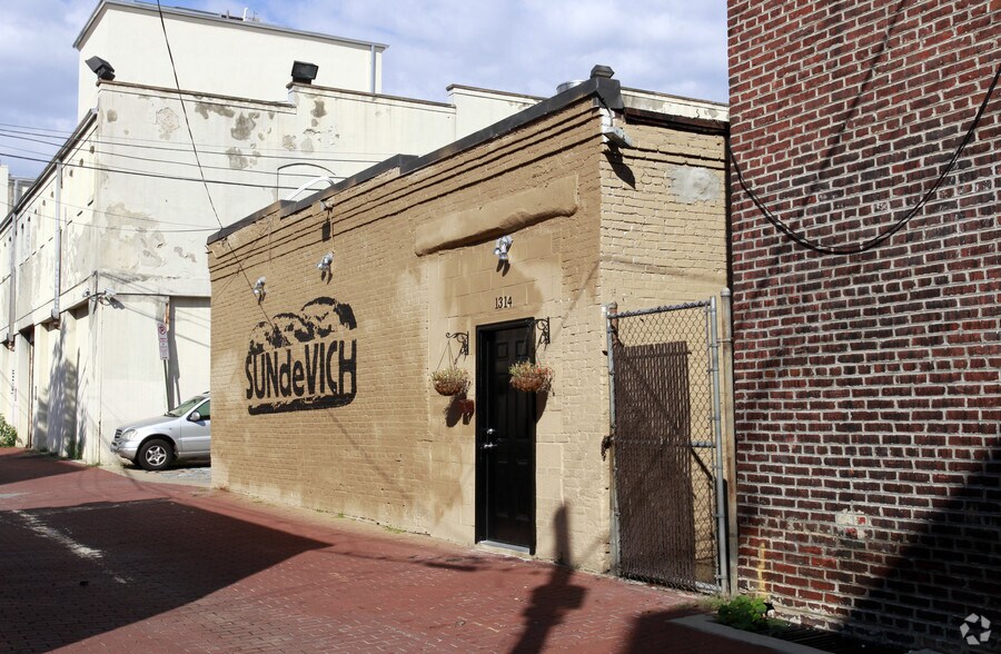 More Photos Of 1314 9th St NW, Washington Freestanding For Lease
