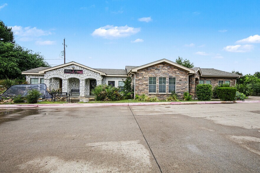 More Photos Of 2451-2461 Robinson Rd, Grand Prairie Medical For Sale