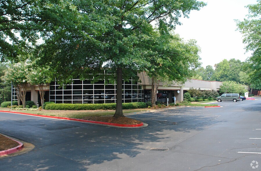 More Photos Of 7840 Roswell Rd, Sandy Springs Office For Sale