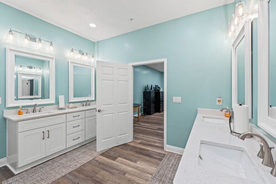 More Photos Of 5420 Hickory St, Panama City Office For Sale