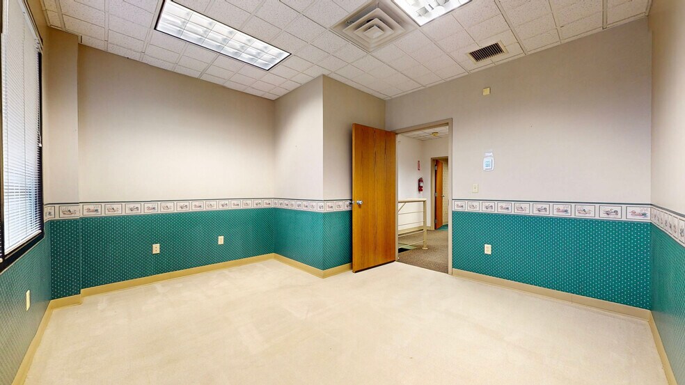 More Photos Of 2228-2230 Sunset Blvd, Steubenville Office For Lease