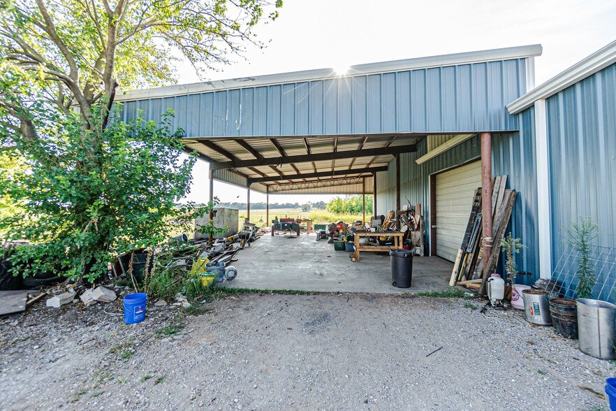 More Photos Of 700 N Main St, Lexington Warehouse For Lease