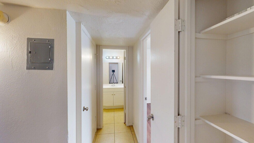 More Photos Of 1809 Girard Blvd SE, Albuquerque Apartments For Sale