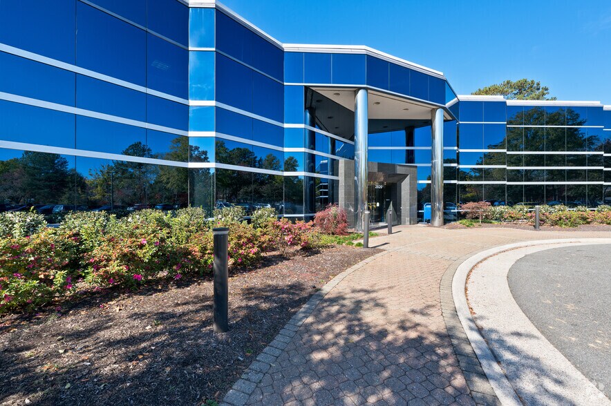 More Photos Of 2820 Waterford Lake Dr, Midlothian Office For Lease