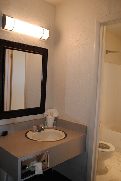 More Photos Of 930 6th St, Wells Hotel For Sale