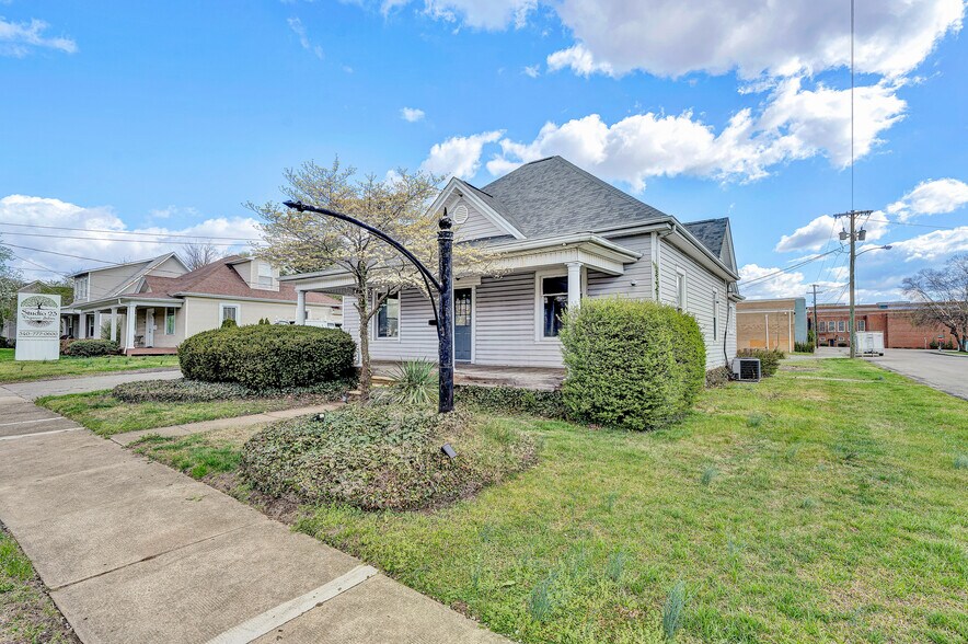 More Photos Of 628 S Colorado St, Salem Office For Sale