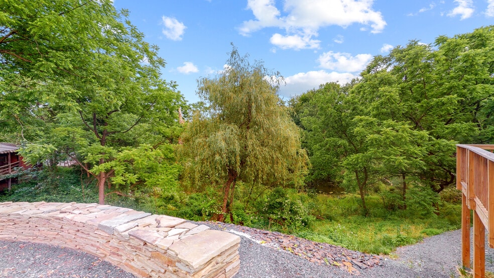 More Photos Of 220 Silver Lake Rd, Dingmans Ferry Office For Sale