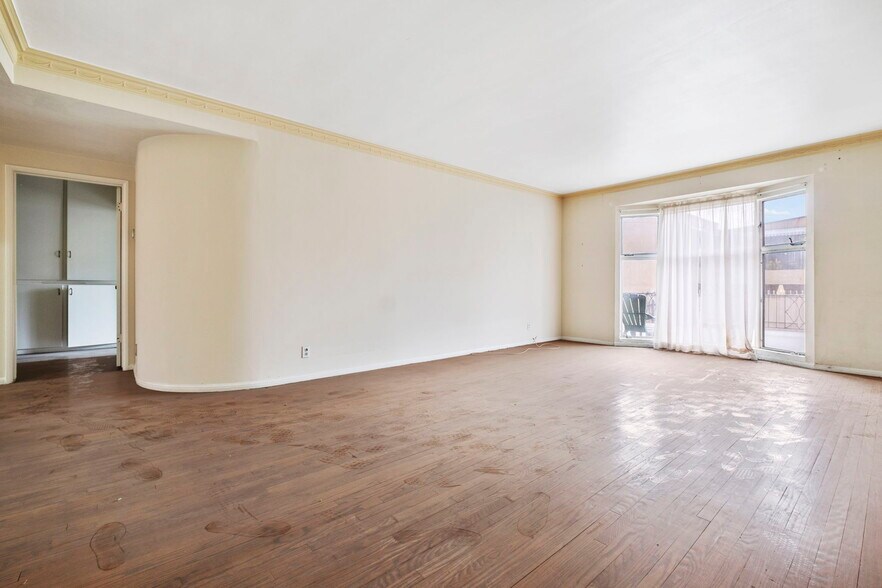 More Photos Of 1248 N Crescent Heights Blvd, West Hollywood Apartments For Sale