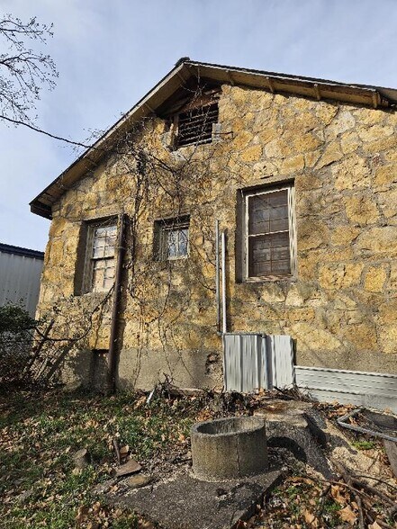 More Photos Of 130 Main St, Disney Freestanding For Sale