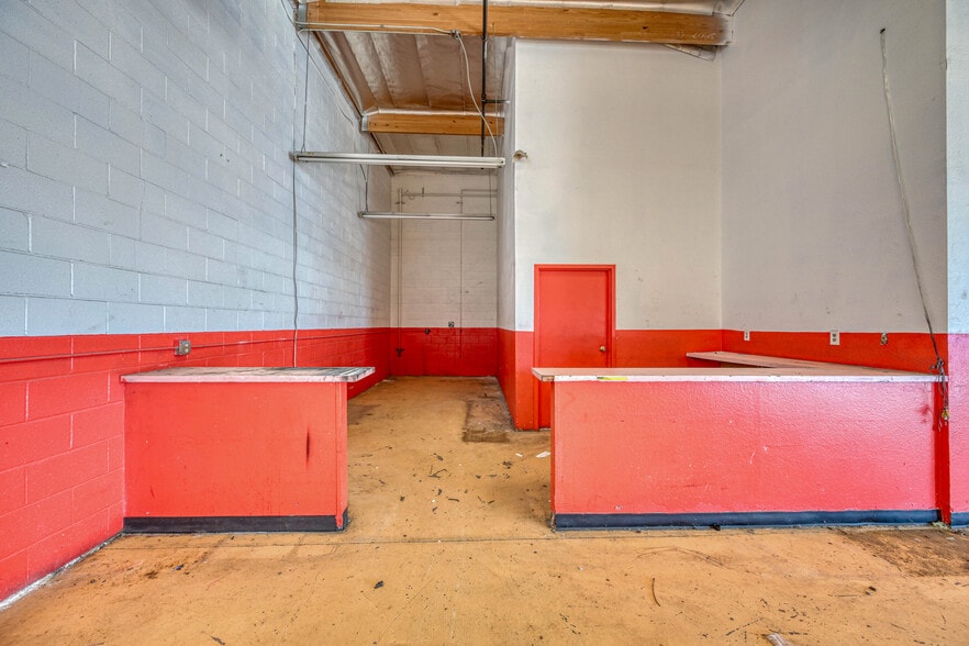 More Photos Of 4185 W Tompkins Ave, Las Vegas Auto Repair For Sale