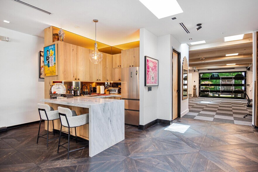 More Photos Of 5935 NE 2nd Ave, Miami Storefront Retail Office For Lease