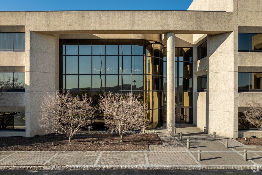 More Photos Of 53 Frontage Rd, Hampton Office For Lease