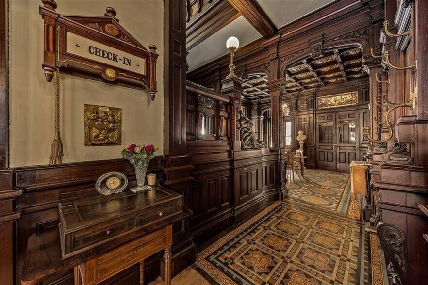 More Photos Of 809 Hall St, Saint Joseph Hospitality For Sale