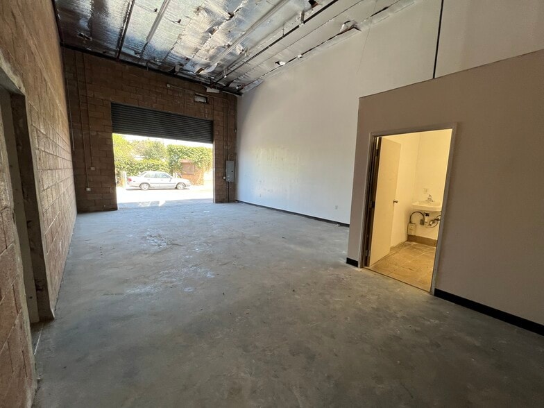More Photos Of 1823 E Vernon Ave, Los Angeles Service For Lease