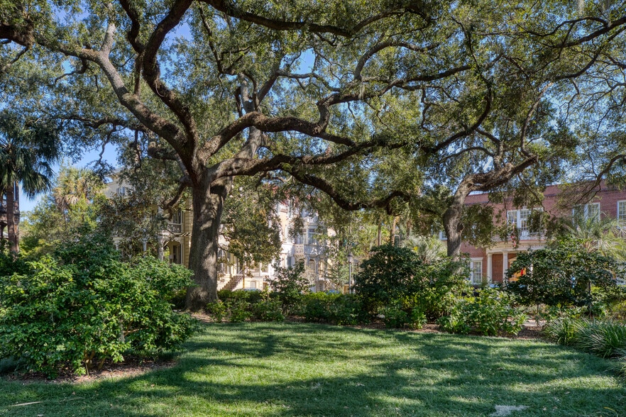 More Photos Of 14 E Taylor St, Savannah Specialty For Sale