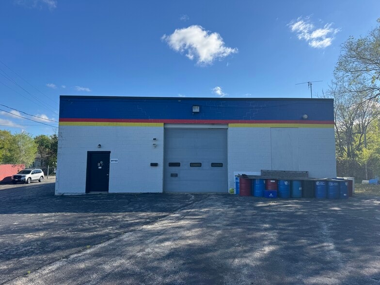 More Photos Of 1101 Niagara St, Waukesha Auto Repair For Sale
