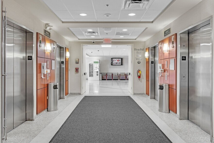 More Photos Of 800 Biesterfield Rd, Elk Grove Village Medical For Lease