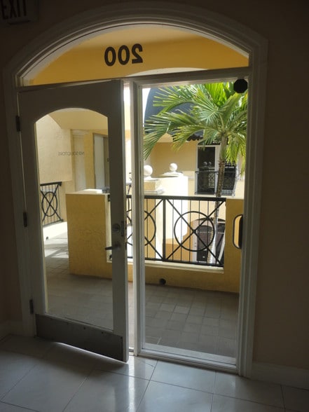 More Photos Of 461-481 E Hillsboro Blvd, Deerfield Beach Office For Lease