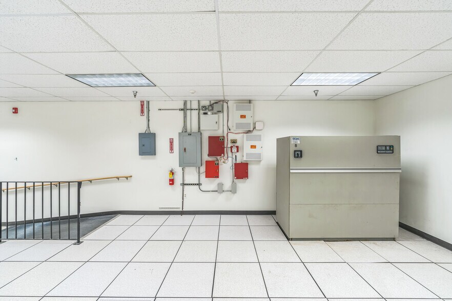 More Photos Of 2080 Brentwood St, High Point Office For Lease