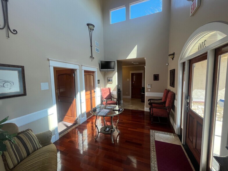 More Photos Of 310 W Main Ave, Round Rock Office For Sale