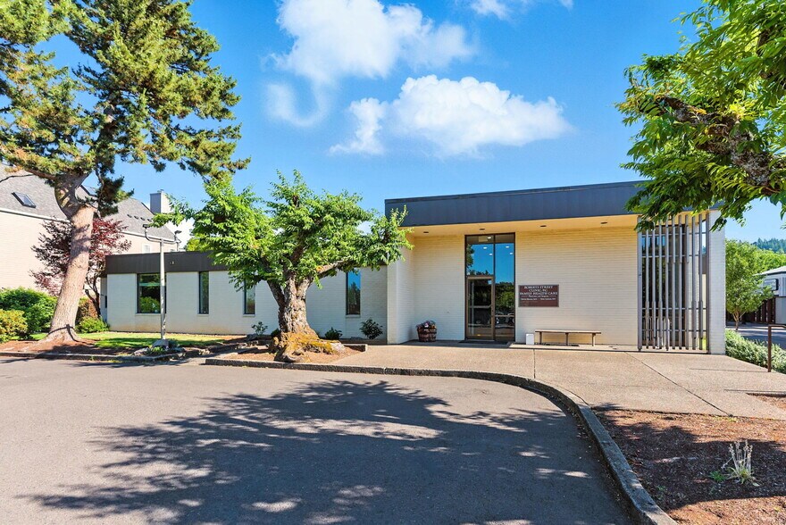 More Photos Of 400 NE Roberts Ave, Gresham Medical For Sale