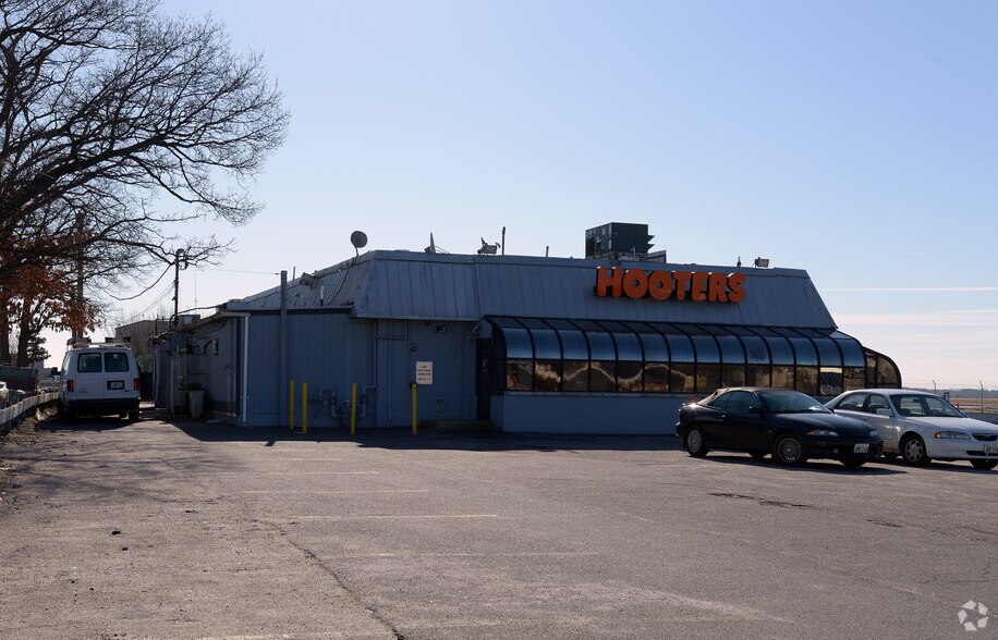 More Photos Of 667 Airport Rd, Warwick Restaurant For Sale