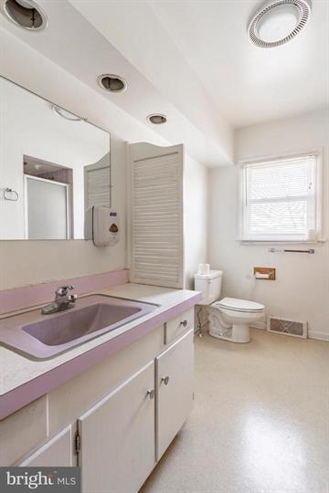 More Photos Of 915 N Hanover St, Elizabethtown Medical For Sale