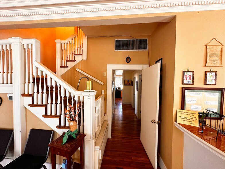 More Photos Of 1700 N Mesa St, El Paso Medical For Lease