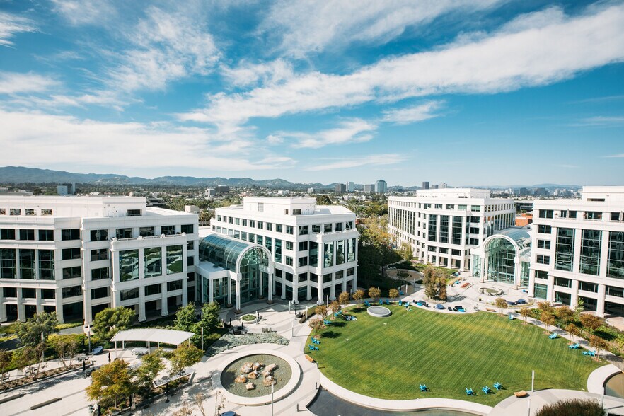 More Photos Of 2425 Olympic Blvd, Santa Monica Office For Lease