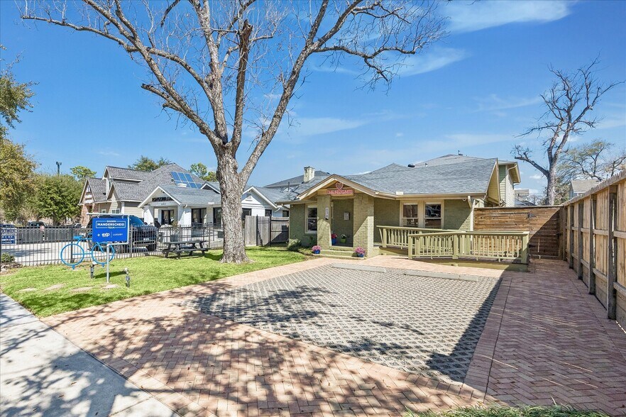 More Photos Of 638 Heights Blvd, Houston Office For Sale